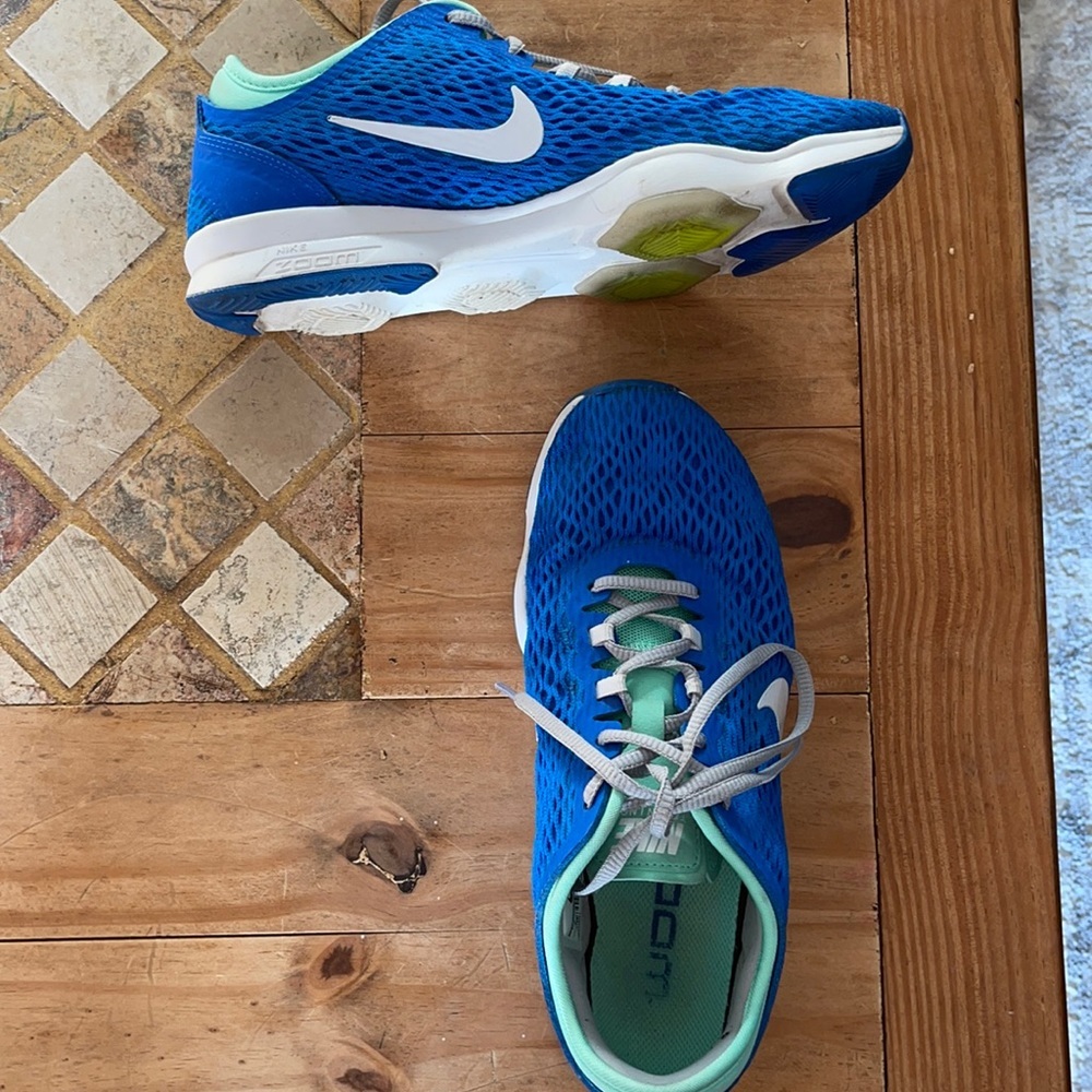 Nike Training Zoom Fit runners size 6🥰